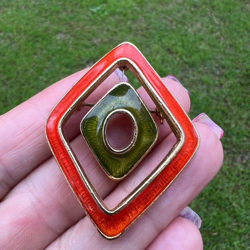 Vintage 1960s Florenza Orange & Green Enamel Brooch Free Hanging Dangle Center